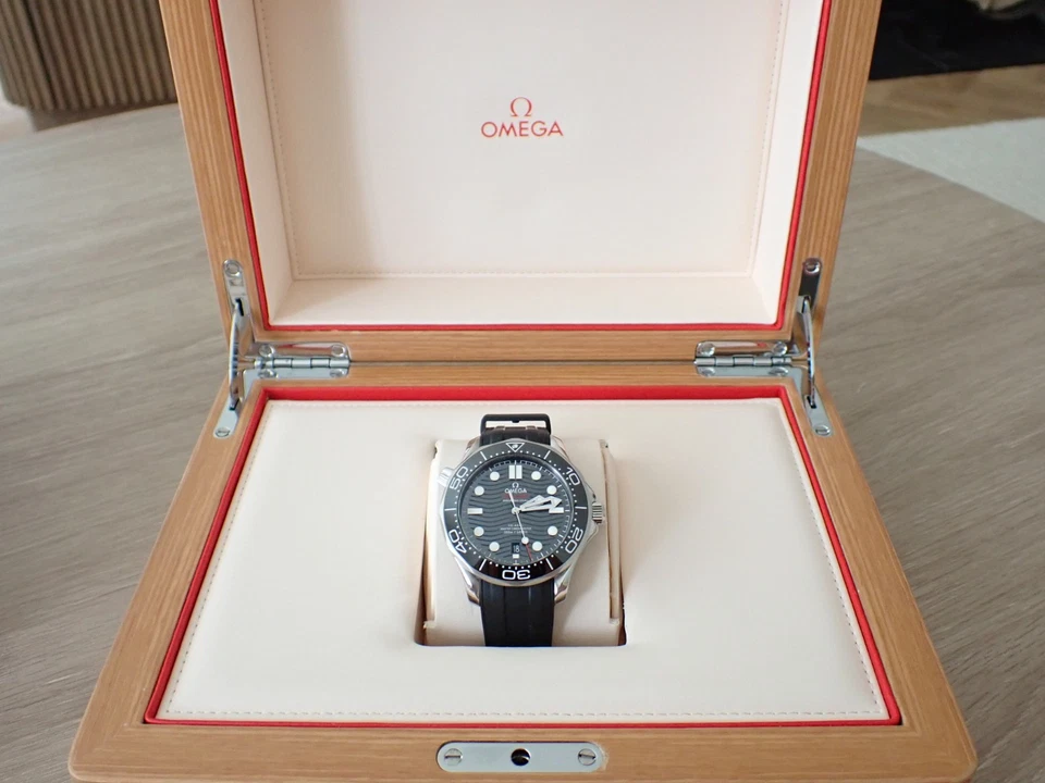 Omega Seamaster 42mm (2021) - Co-Axial Automatic Watch - Black Dial, photo 2 of 5