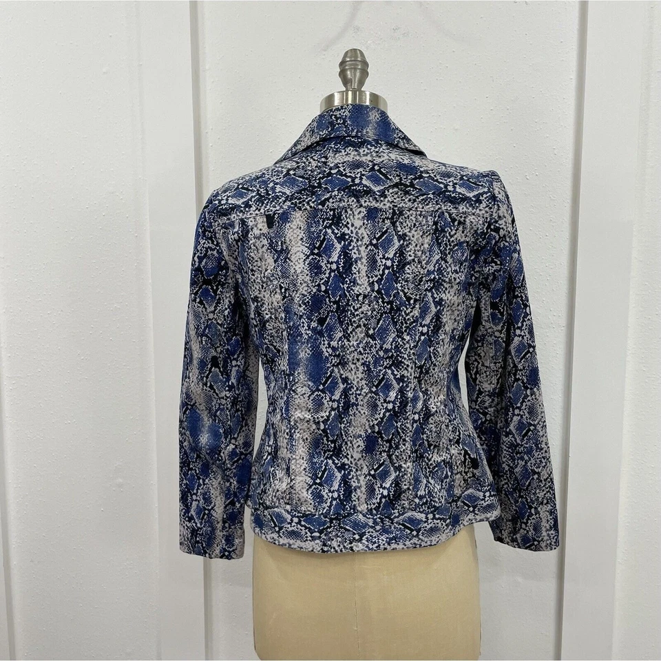 Emma James Women’s Top Size 4 Blue Full Zip Snake Skin Print Jacket  - Image 4 of 4