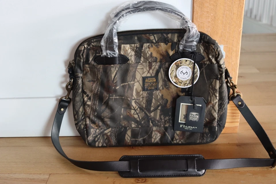 Maletín compacto Filson de tela de hojalata maderas duras camuflaje etiquetas nuevas impermeable portátil EE. UU. Foto 2 de 4