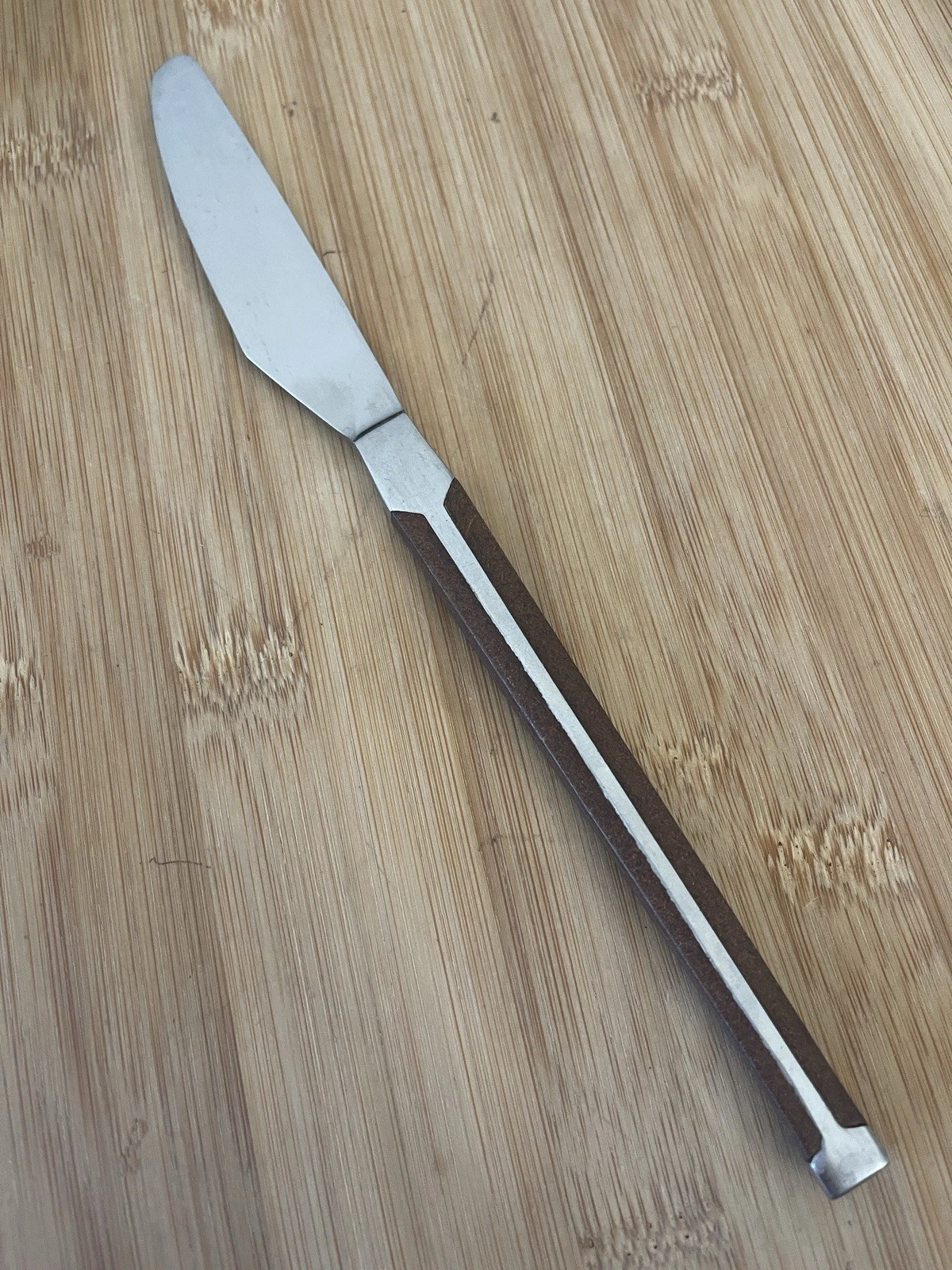 Japan Cosmos CSM33 Brown Wood Like Center Stainless SERRATED DINNER KNIFE 8.75