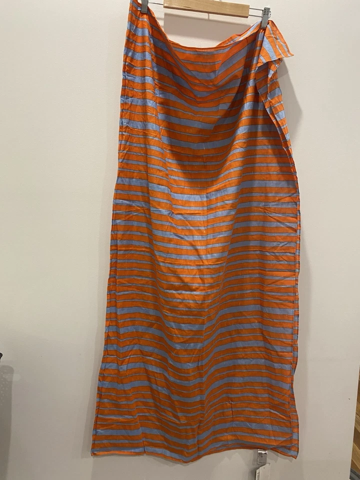 Estola Marimekko x Uniqlo naranja y azul grisáceo 65 % algodón 35 % lino 140 cm X 130 cm Foto 4 de 4