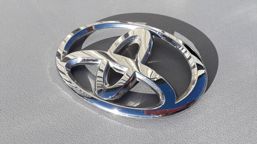 2016 Toyota Highlander Rear Tailgate Hatch Emblem Logo Badge OEM - Picture 6 of 23