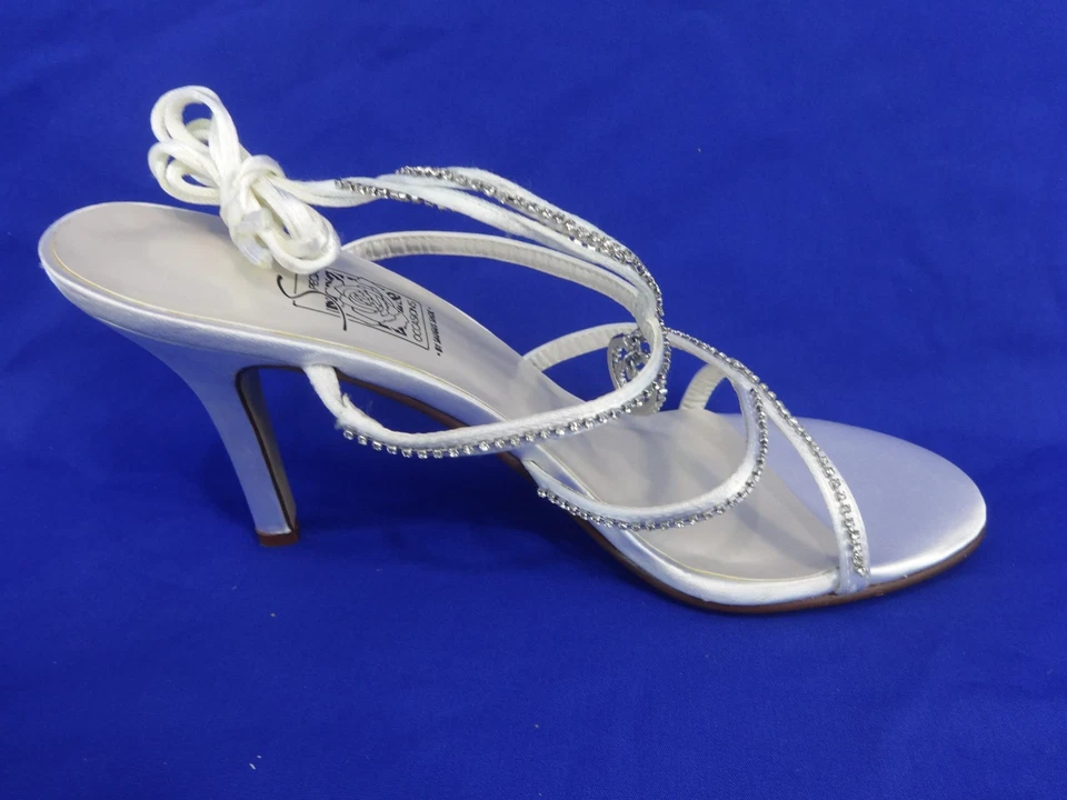 NEW Special Occasions by Saugus Shoe JULIET 5230 White Satin Size: 8.5 W - Image 4 of 4