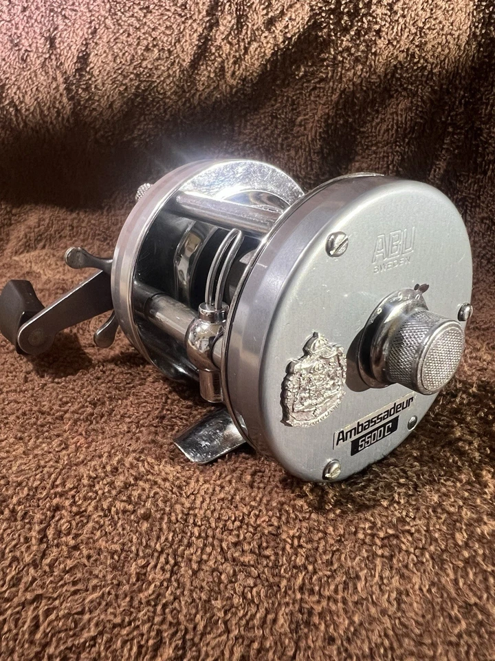 Abu Garcia Ambassadeur 5500C - Suecia - Platos laterales NOS ¡Limpios y reparados suaves! Foto 2 de 4