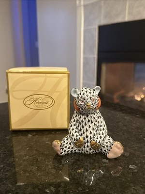 Herend Figurine Bear Sitting Black Fishnet Pink Cheeks Tail 15361 RARE COLOR  