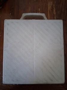 ancienne malette plastique pour ranger les cassettes audios,"I ♥ music"