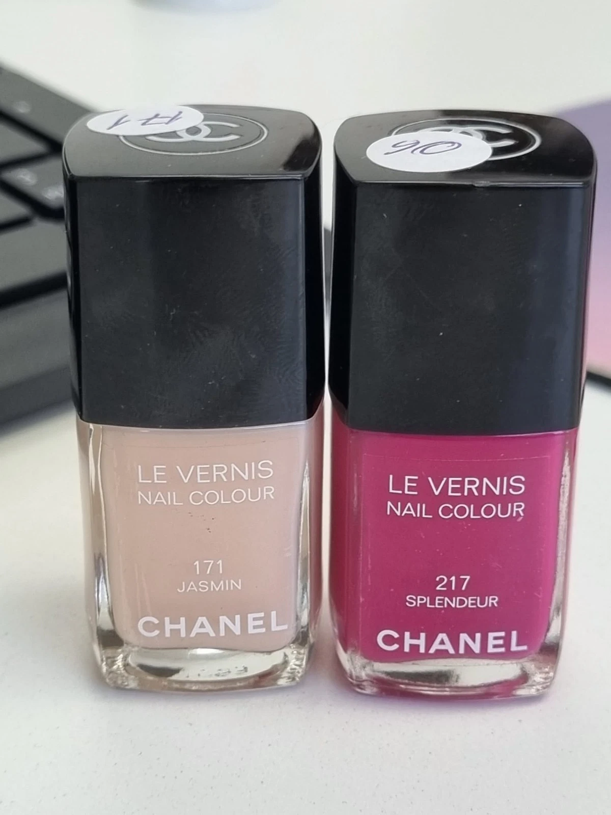 Set of 2 CHANEL Le Vernis Nail Polish- 171 Jasmin, 217 Splendeur
Opens in a new window or tab