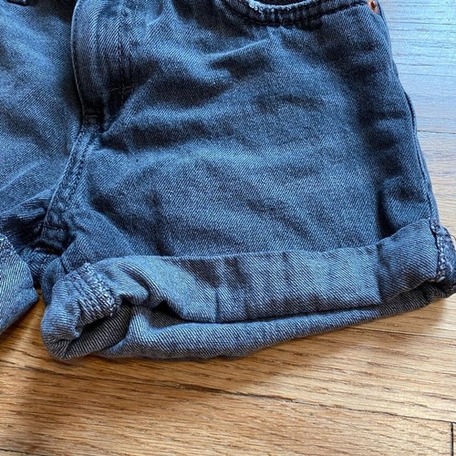 Girls size 10 Regular Levi’s Girlfriend Short Dark Wash Elastic Waist 100 Cotton - Picture 2 of 7