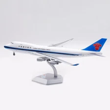 1:200 SQ Wings China Southern Boeing 747-400F Passenger Airplane Diecast Model