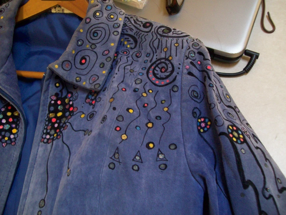 Женская синяя замшевая кожаная куртка C&E с декоративной ручной росписью дизайн с большой подписью - Изображение 3 из 4