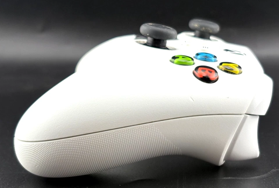 Official Xbox Series X & S Wireless Controller - Robot white - Image 3 of 4