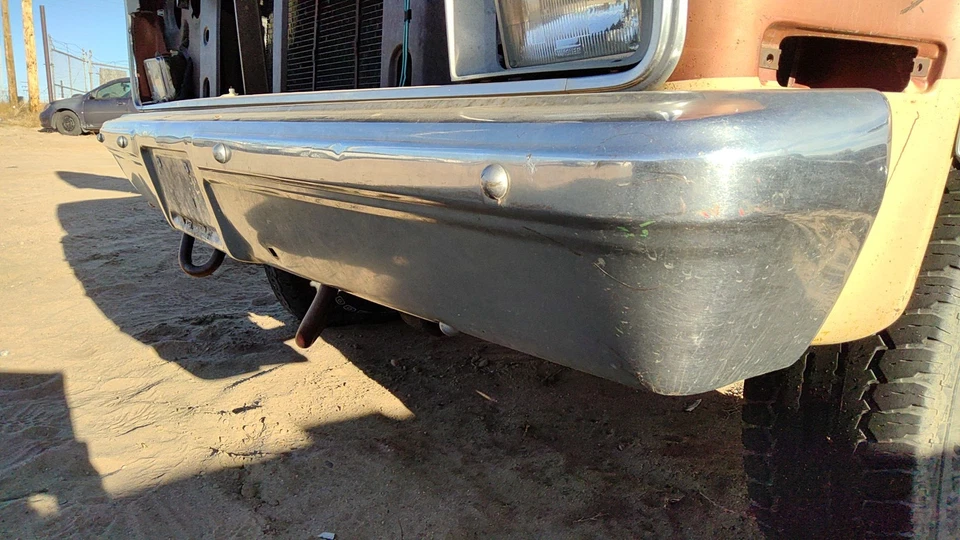 Conjunto de parachoques delantero cromado Chevy K30 1983-1988 con soportes OEM 14043720 Foto 4 de 4