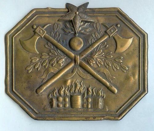 Uniformes, coiffures et casques militaires de collection de pompier jusqu'à 1980