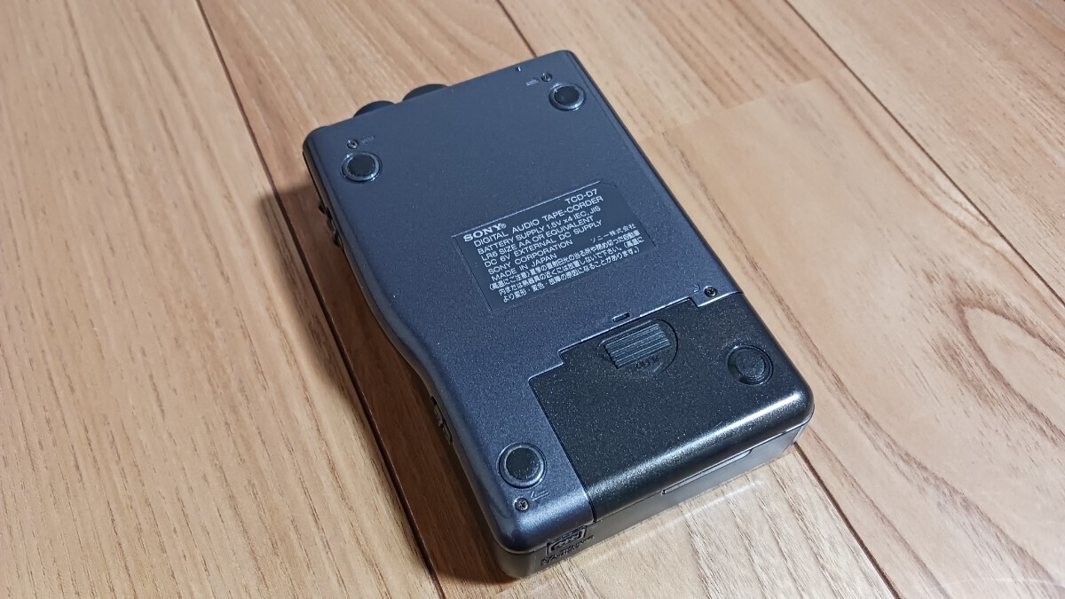 SONY DAT WALKMAN TCD-D7 Cassette Player 1.2W 1993 Portable SONY DAT WALKMAN TCD-D7 Cassette Player 1.2W 1993 Portable