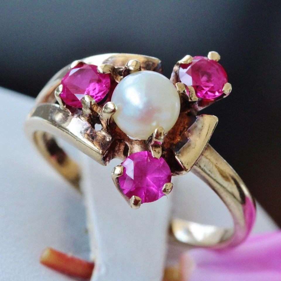 10k yellow gold ring 5.3mm cultured pearl & lab ruby size 7.75 handmade 3.5g - Image 4 of 4