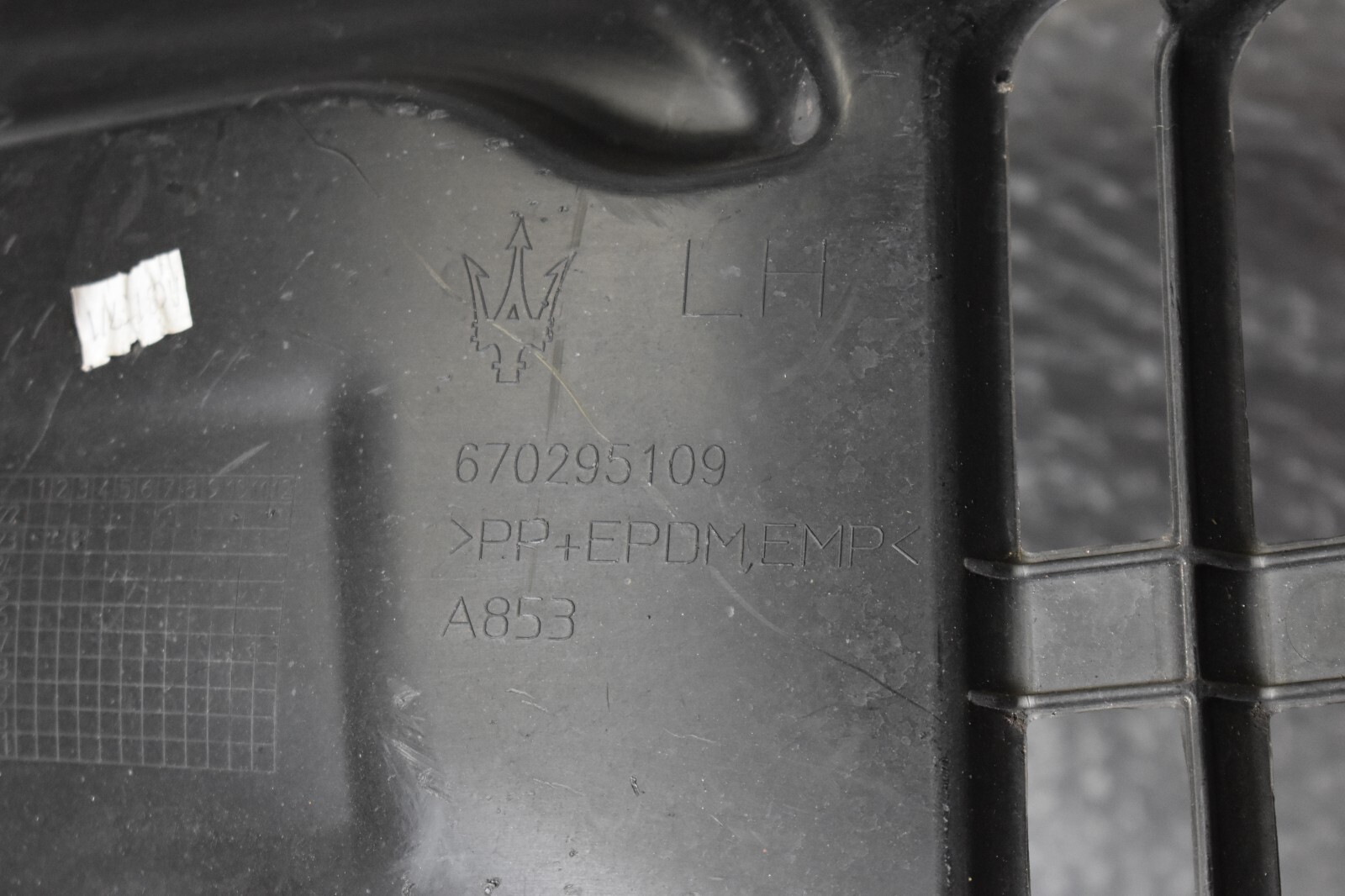 Maserati left  front wheelhouse guard, f 670295109