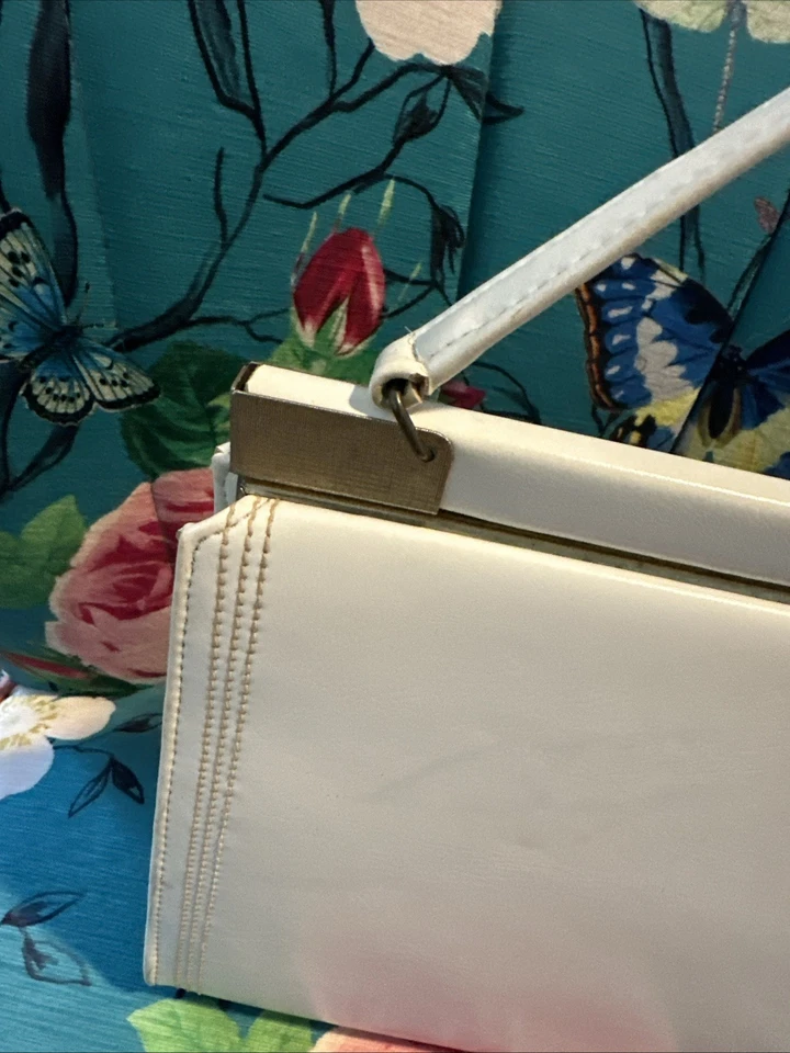 Vintage años 50 sin marca (Atna??) Cartera de mano de vinilo de estructura sólida blanca/beige Foto 4 de 4
