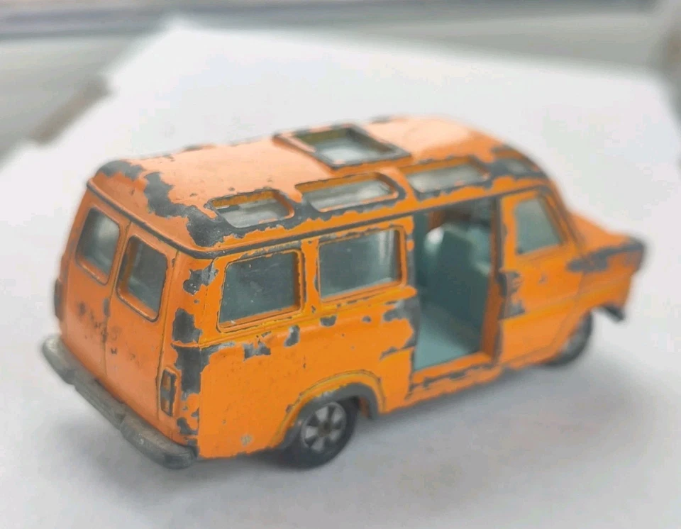 Coche retro vintage Ford Transit, Siku, Alemania, coche modelo pequeño Foto 3 de 4