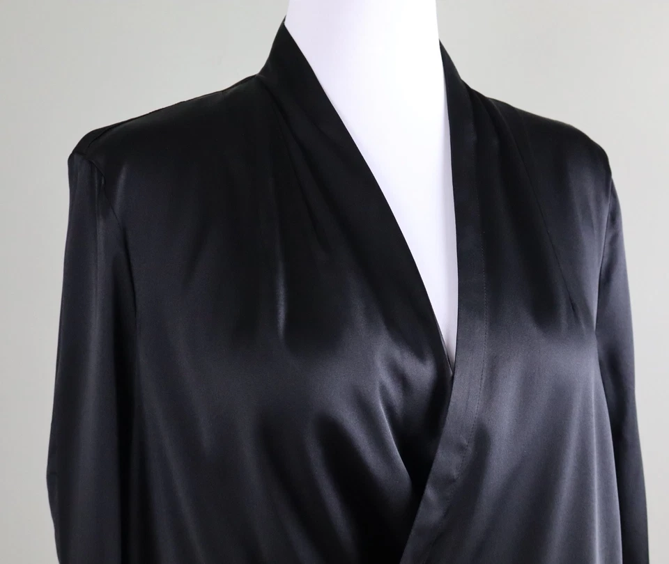 Top CHICO'S Etiqueta Negra Nuevo con Etiquetas $168 Seda Satinada Sobreplice en Negro Talla Grande / 2 Foto 3 de 4