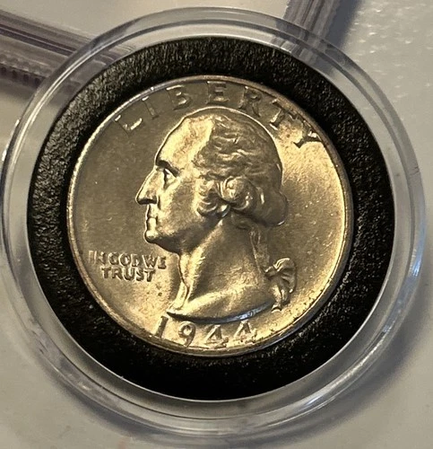 1944 S Washington Quarter- Nice UNC Condition- - 90% Silver 👍w/ Plastic Capsule