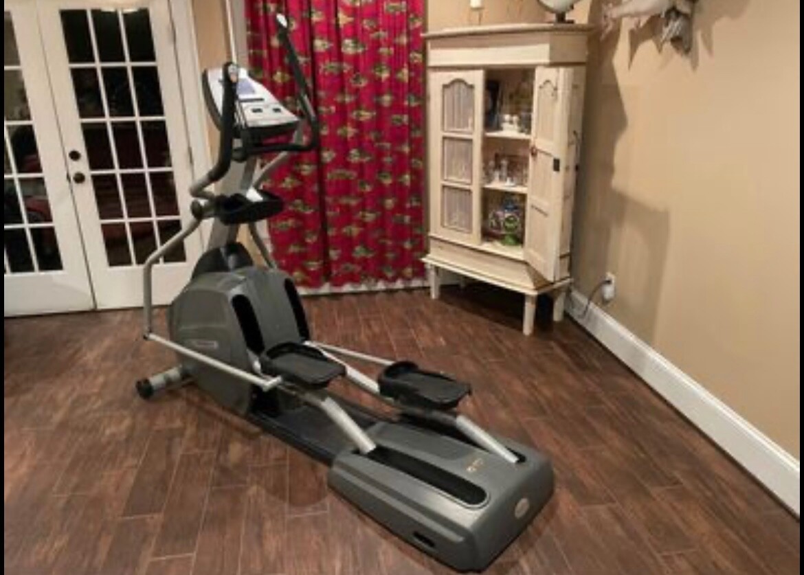 Matrix Gym-grade E1x Elliptical Trainer with LCD Screen Rechargeable  Battery