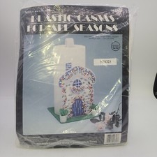 NEW NEEDLECRAFT ALA MODE Plastic Canvas Kit - English Cottage Paper Towel Holder