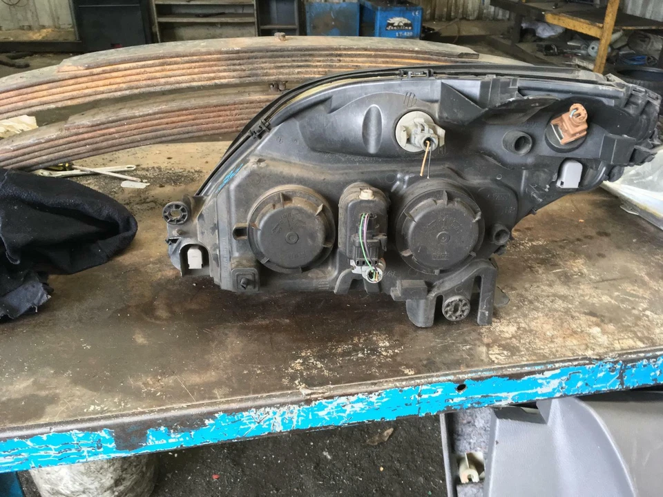 Renault Scenic J64 Right Head Light Silver Reflector Type 05/2001-12/2004 - image 3 of 3