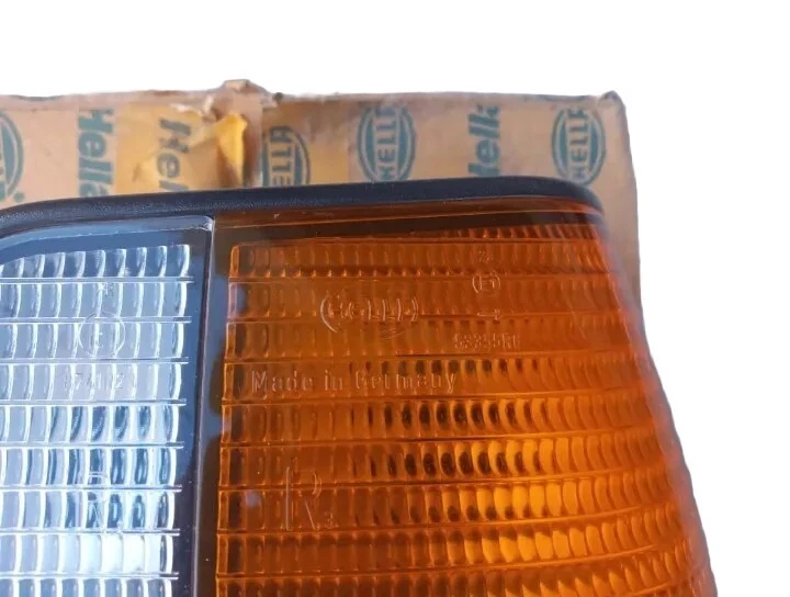 Luz trasera lado derecho original Hella 1992 Volkswagen Golf MK2 Foto 2 de 4