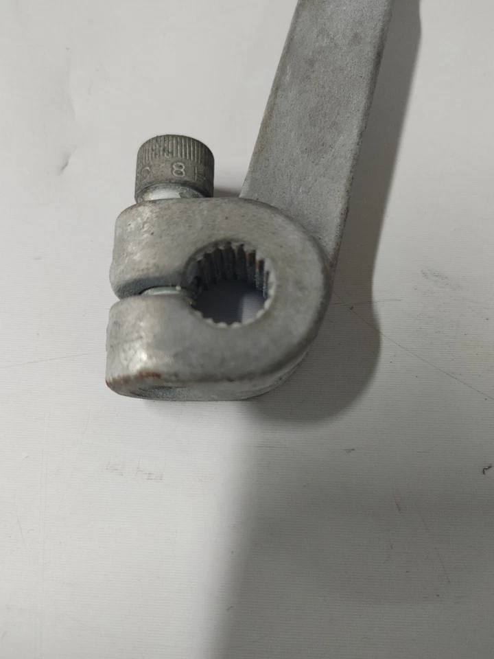 Harley-Davidson Road King Custom 2007 FLHRS brazo de palanca de cambios trasero Foto 2 de 3