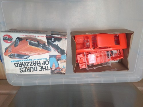 Airfix Dukes of Hazzard "General Lee" Dodge Charger Model Kit - Picture 8 of 16