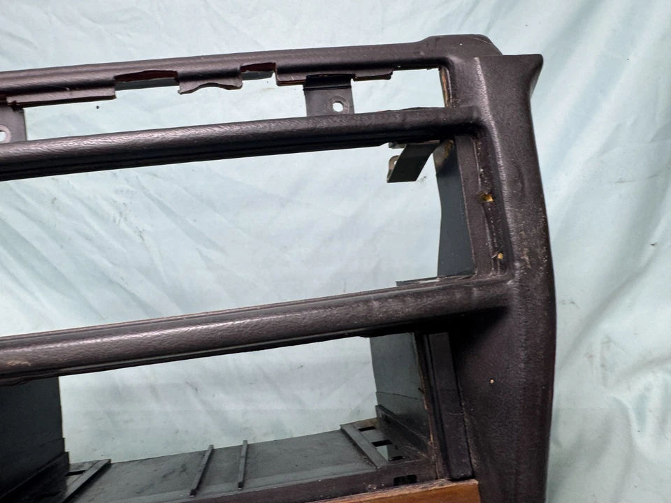 Mercedes-Benz W201 190E 190D 1984-1993 consola central Foto 3 de 4