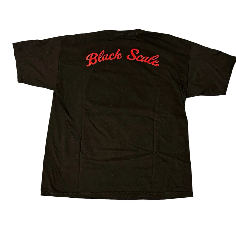 Camiseta Escala Negra XL Camiseta Negra Vestido Cabeza Pluma Manga Corta Foto 3 de 4