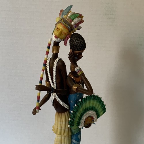 Afrikanisches Kunstwerk Stammeskostüm Ehemann Frau geschnitzte Harzfigur 16 Zoll Polyking - Bild 4 von 10