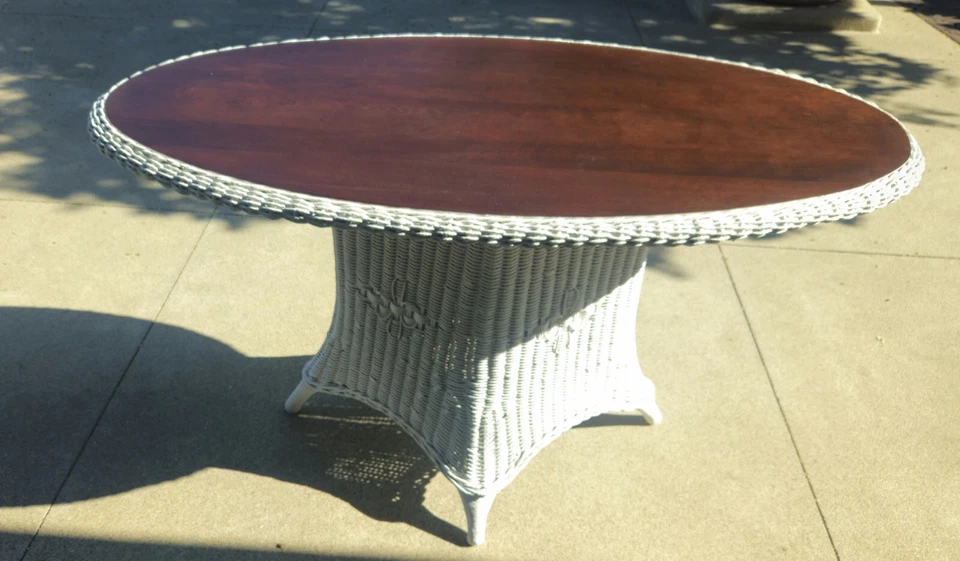 RARA MESA OCASIONAL ANTIGUA DE MIMBRE GRANDE VICTORIANA FORMA OVALADA SUPERIOR DE MADERA Foto 3 de 4