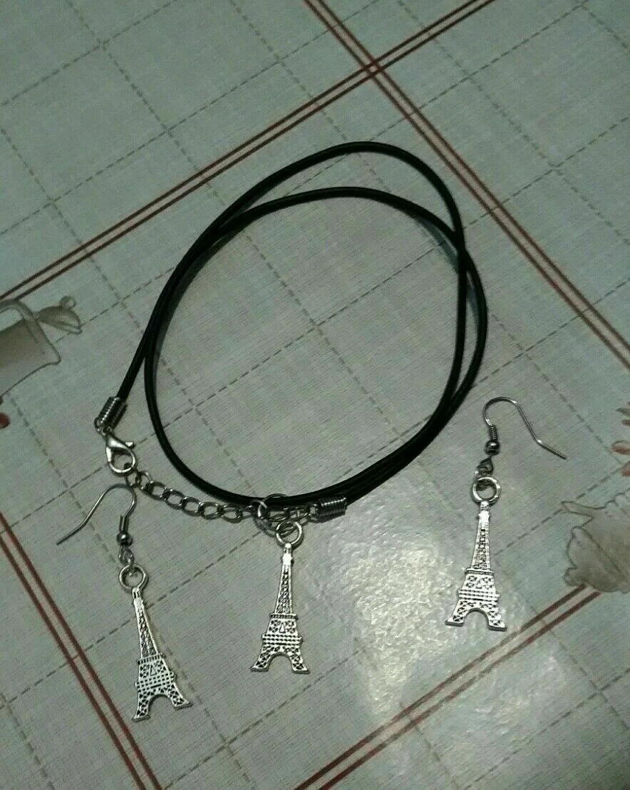 Collana e Orecchini con Torre Eiffel Parigi Idea regalo San Valentino!Natale
