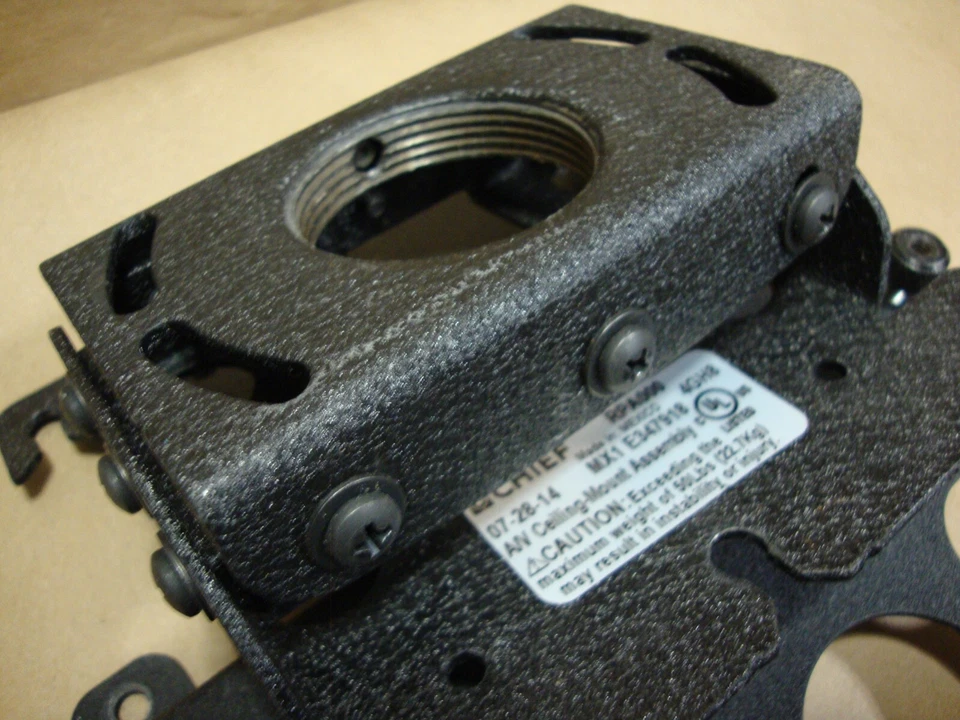 Montaje en techo Chief RPA negro RPA000 con placa Foto 4 de 4