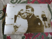 Photo presse vintage Patricia Viterbo et un lieutenent C.R.S ex-Johnny