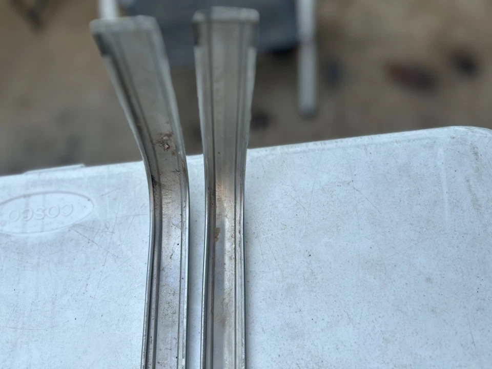 Lincoln Continental 1966 moldura de pico delantero lado izquierdo y derecho - OEM Foto 2 de 4