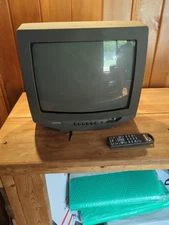 Sanyo Retro Gaming CRT TV Color Vintage Television 13" AV Inputs Remote DS13320