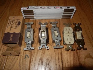 Vintage Lot Leviton Hubbel Light Single Pole Toggle Switches Wall Outlet Ivory
