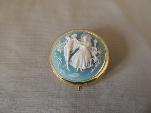 Collectible decorated bronze pill box - Picture 2 of 10