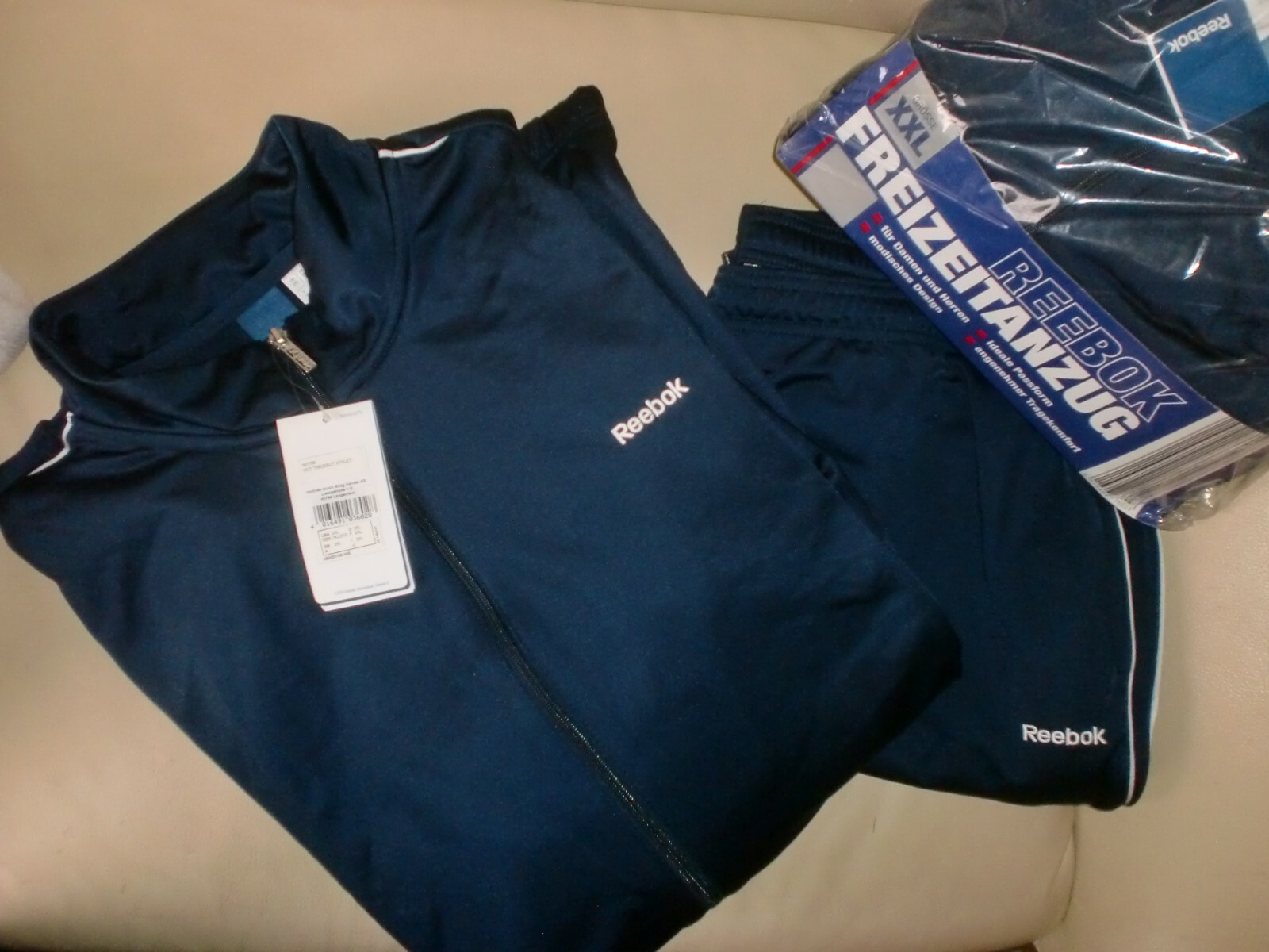 2 Stück Reebok Sportanzug Freizeitanzug Gr. XXl blau Unisex Damen Herren 2 Stück Reebok Sportanzug Freizeitanzug Gr. XXl blau Unisex Damen Herren