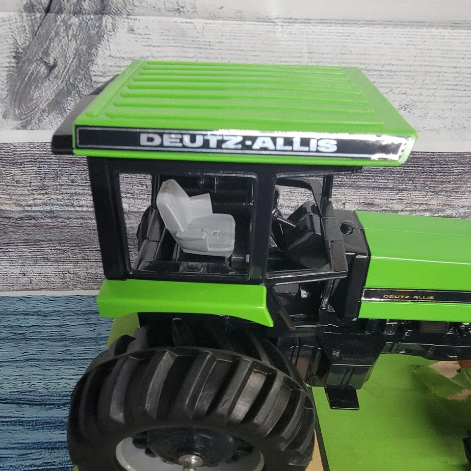 Vintage 1988 Ertl 1/16 Deutz-allis 9150 4wd die-cast tractor w/cab green/black  - Image 3 of 4