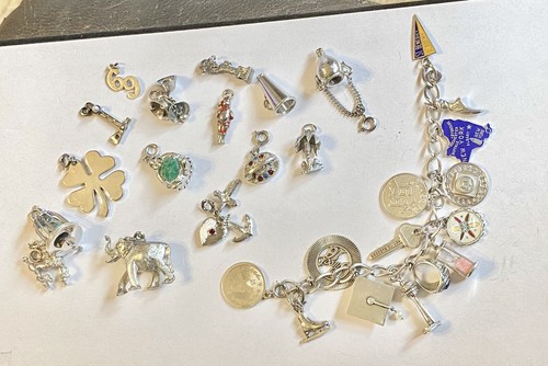 Vintage Sterling Armband mit 14 Silber Charms 45,78 g + 14 Monet / Napier Extra Charm