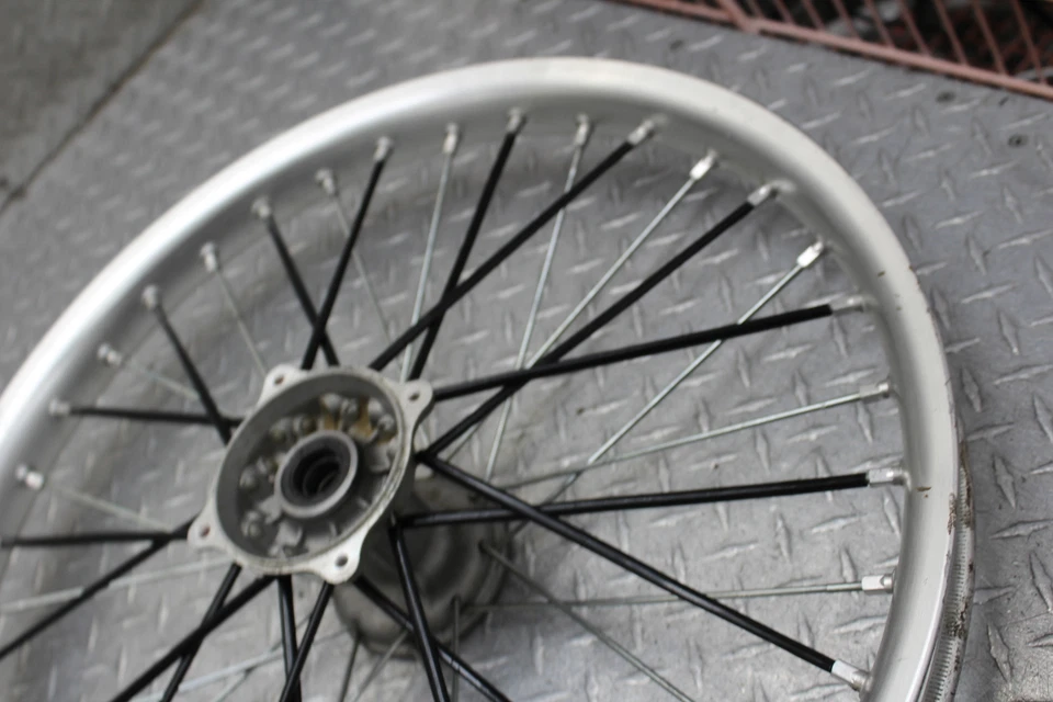 Kawasaki KX125 2002 llanta de cubo de rueda delantera Foto 4 de 4