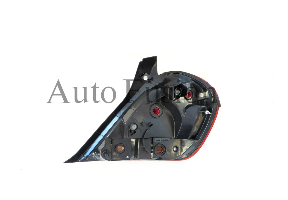 Luz trasera lateral izquierda para Nissan Pulsar N16 sedán (2003-2005) Foto 3 de 4