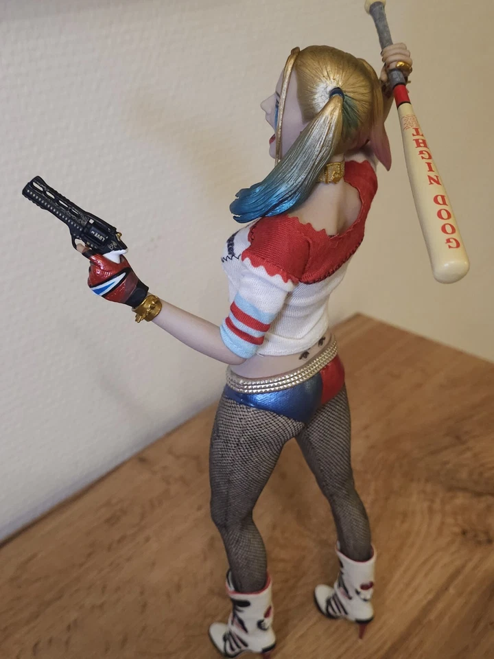1:6 Harley Quinn DS Army 1/6 Gebaut Bemalt 28 cm LIMITIERT!!!!  - Bild 4 von 4