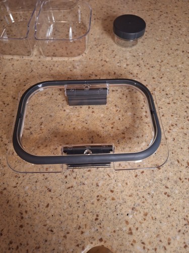 Rubbermaid Brilliance Salad Kit With Extra 1.5 Ounce Container & Removable Trays - Picture 8 of 9