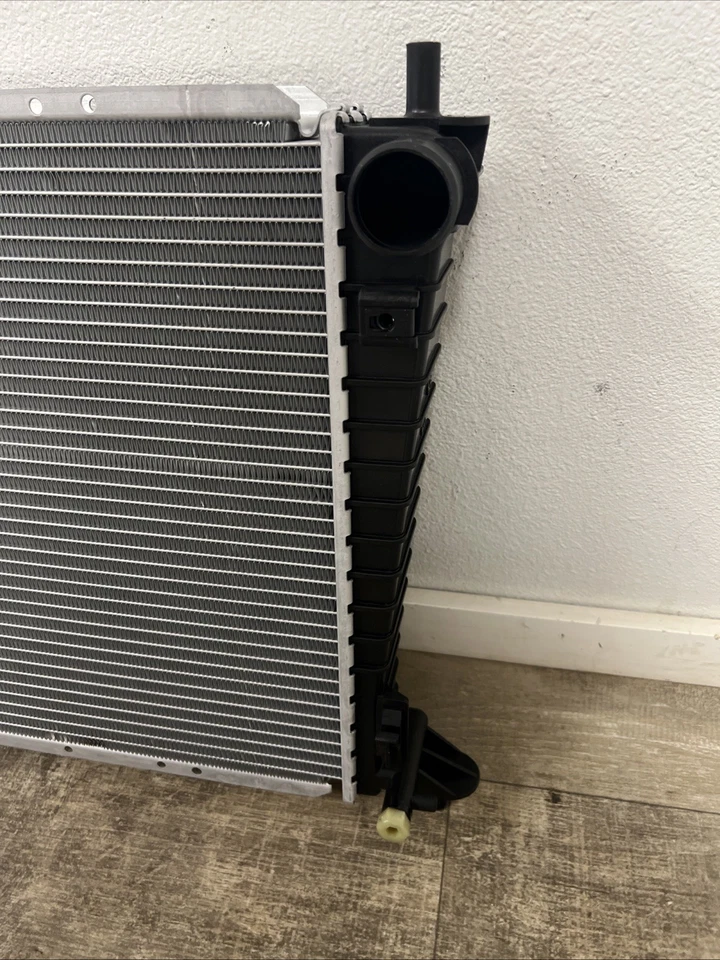 Radiador Ford Expedition F150-F350 V6 V8 1997-2004 #431355 DPI #1996 Foto 2 de 4