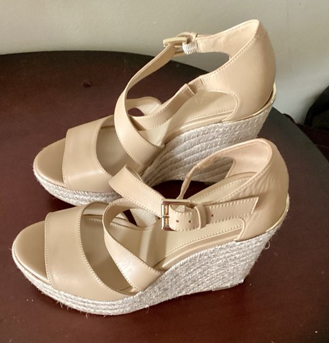NWOT! GORGEOUS! MICHAEL KORS BEIGE LEATHER WEDGE HEELS SANDALS😎SIZE: 6* Worn 2x - Picture 2 of 5